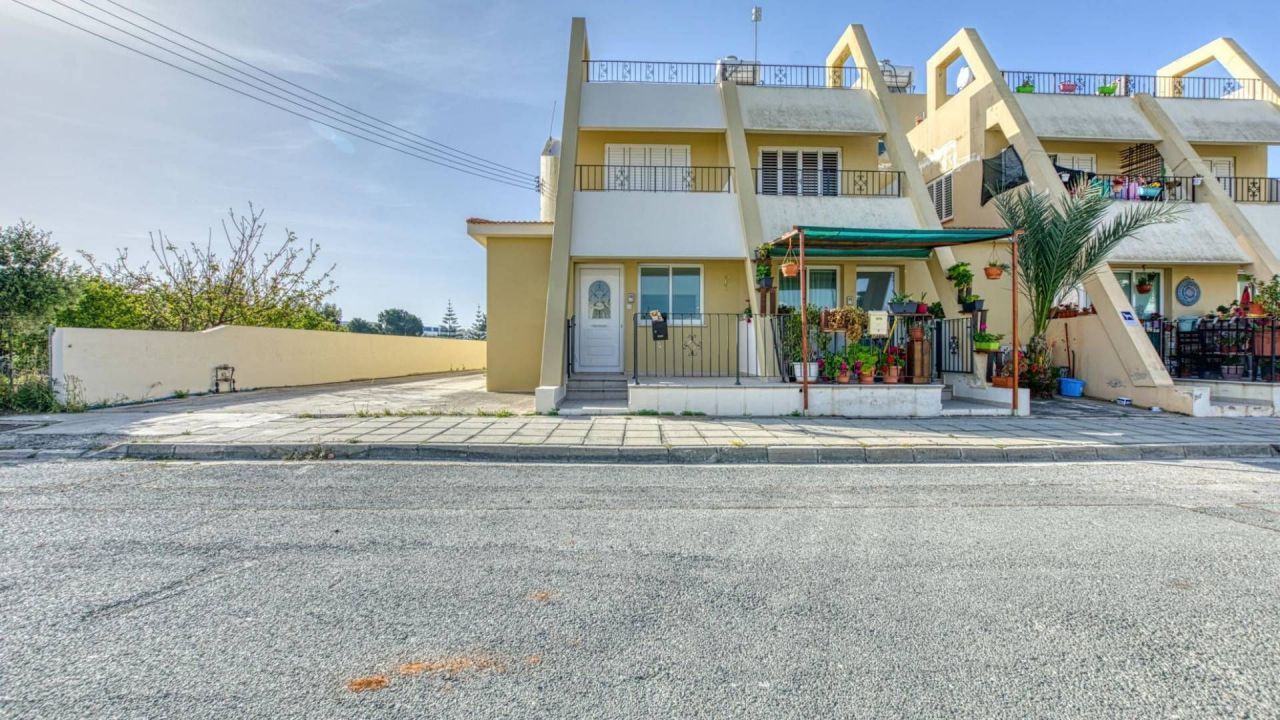 Townhouse in Paralimni, Cyprus, 111 m² - picture 1