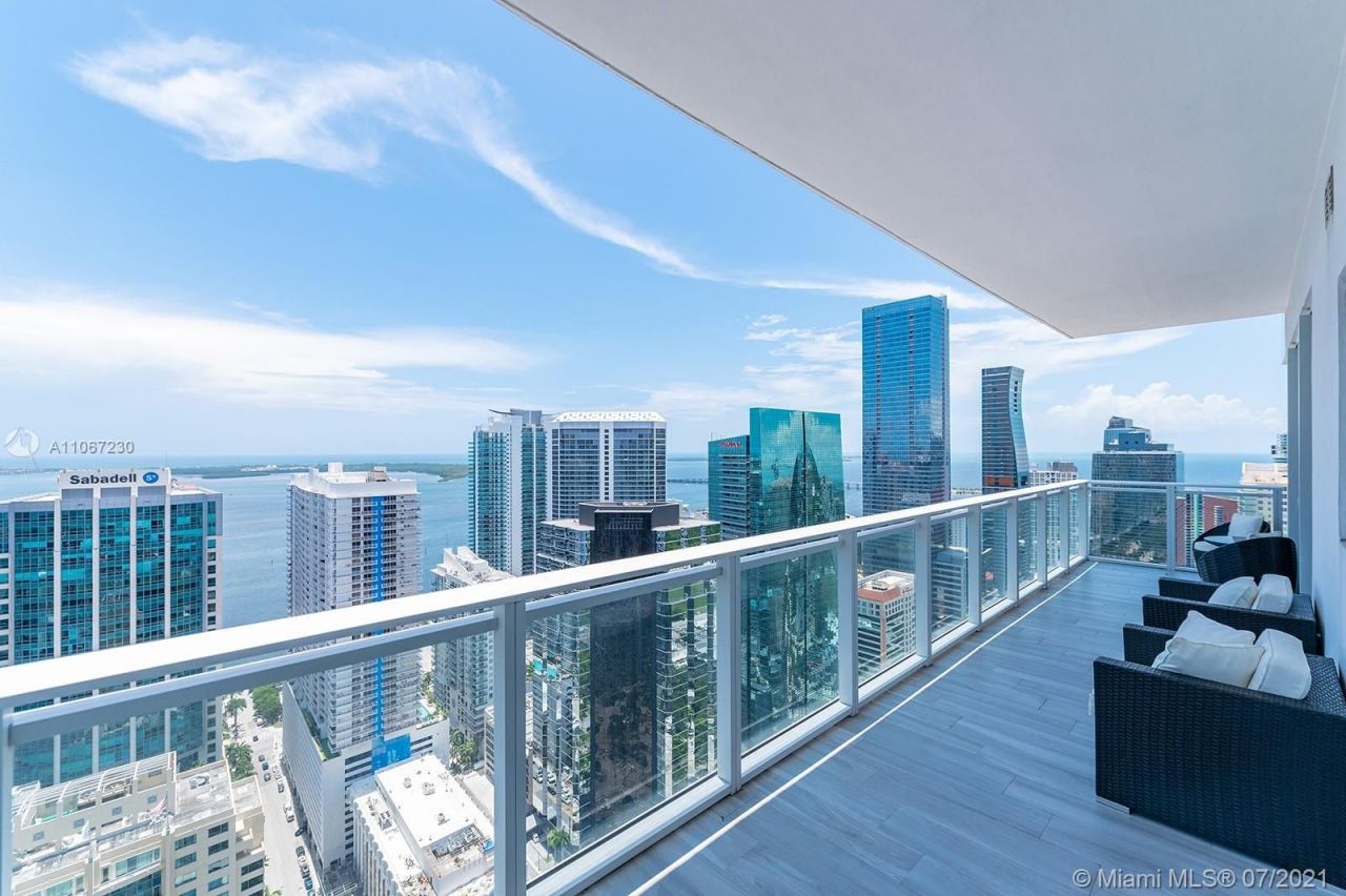 Apartamento en Miami, Estados Unidos, 150 m² - imagen 2