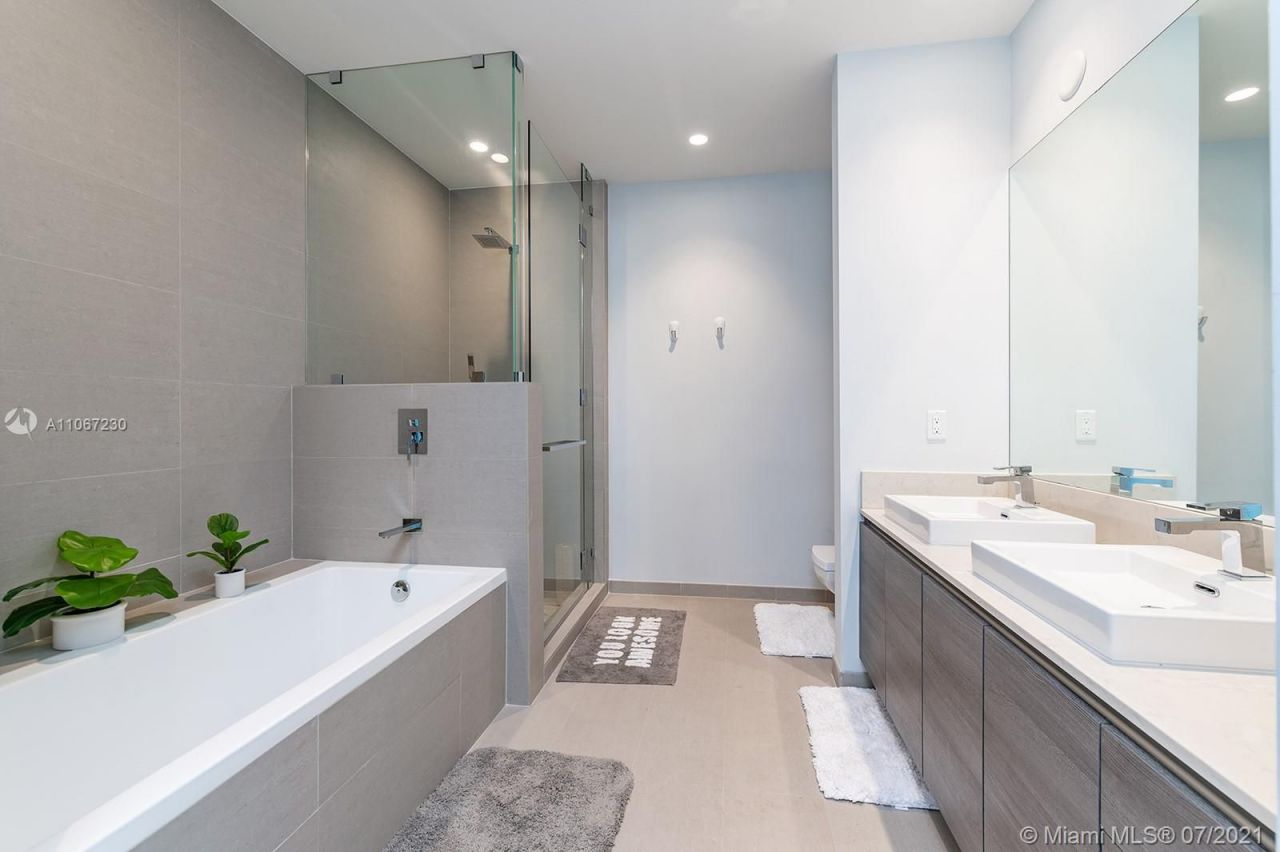 Apartamento en Miami, Estados Unidos, 150 m² - imagen 7