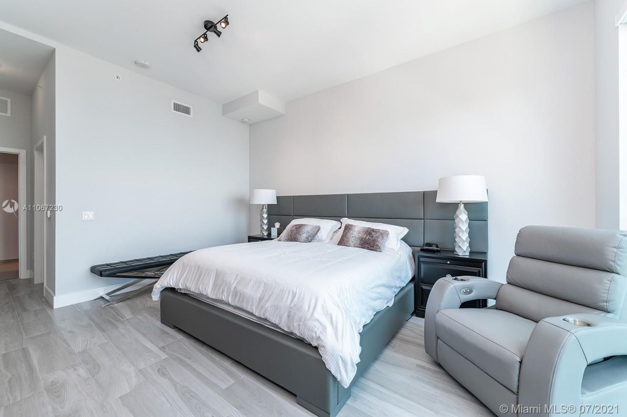 Apartamento en Miami, Estados Unidos, 150 m² - imagen 8