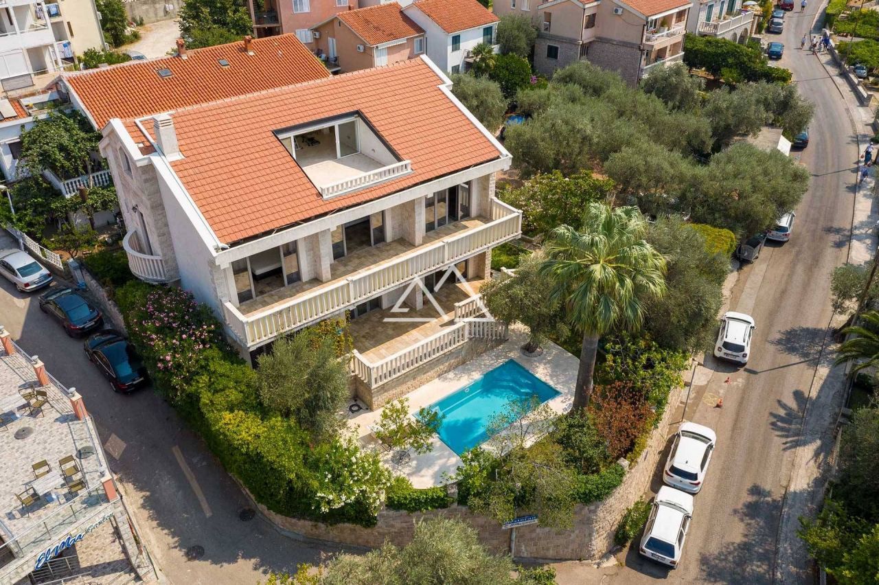 Villa in Petrovac, Montenegro, 971 m² - Foto 1