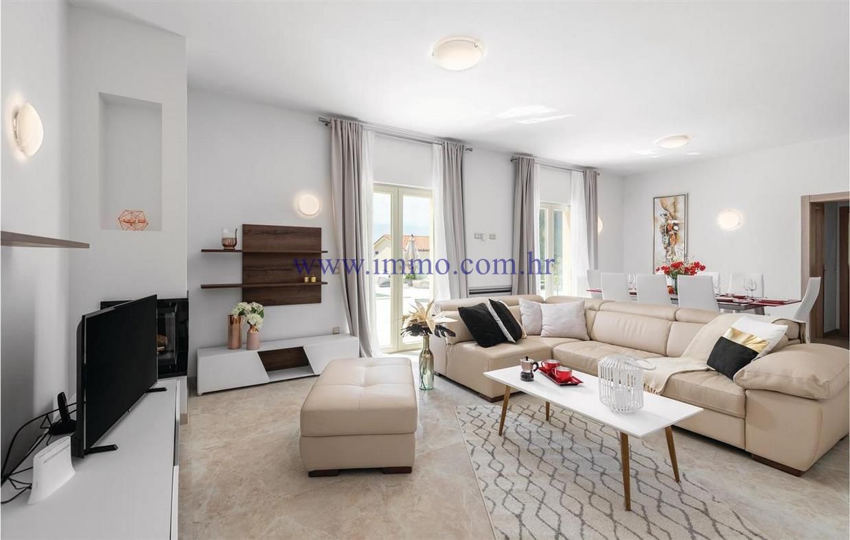 Villa in Pula, Croatia, 400 m² - picture 2