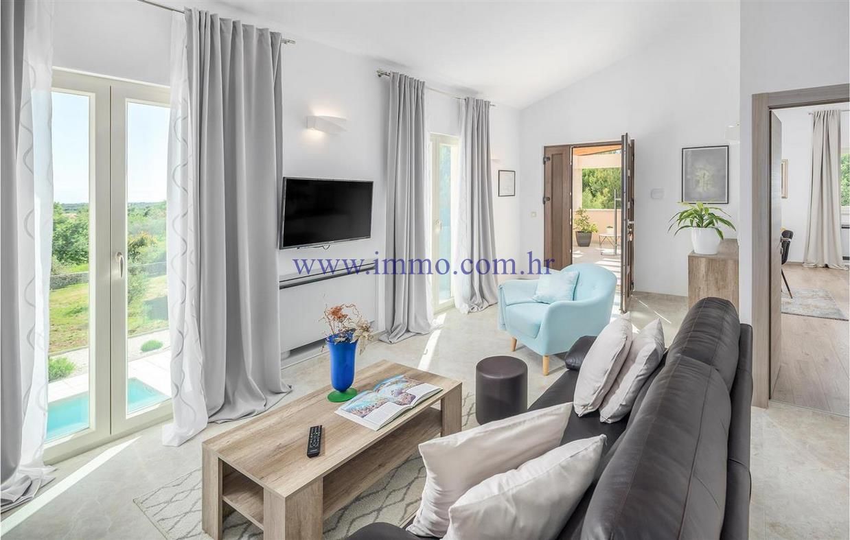 Villa in Pula, Croatia, 400 m² - picture 10