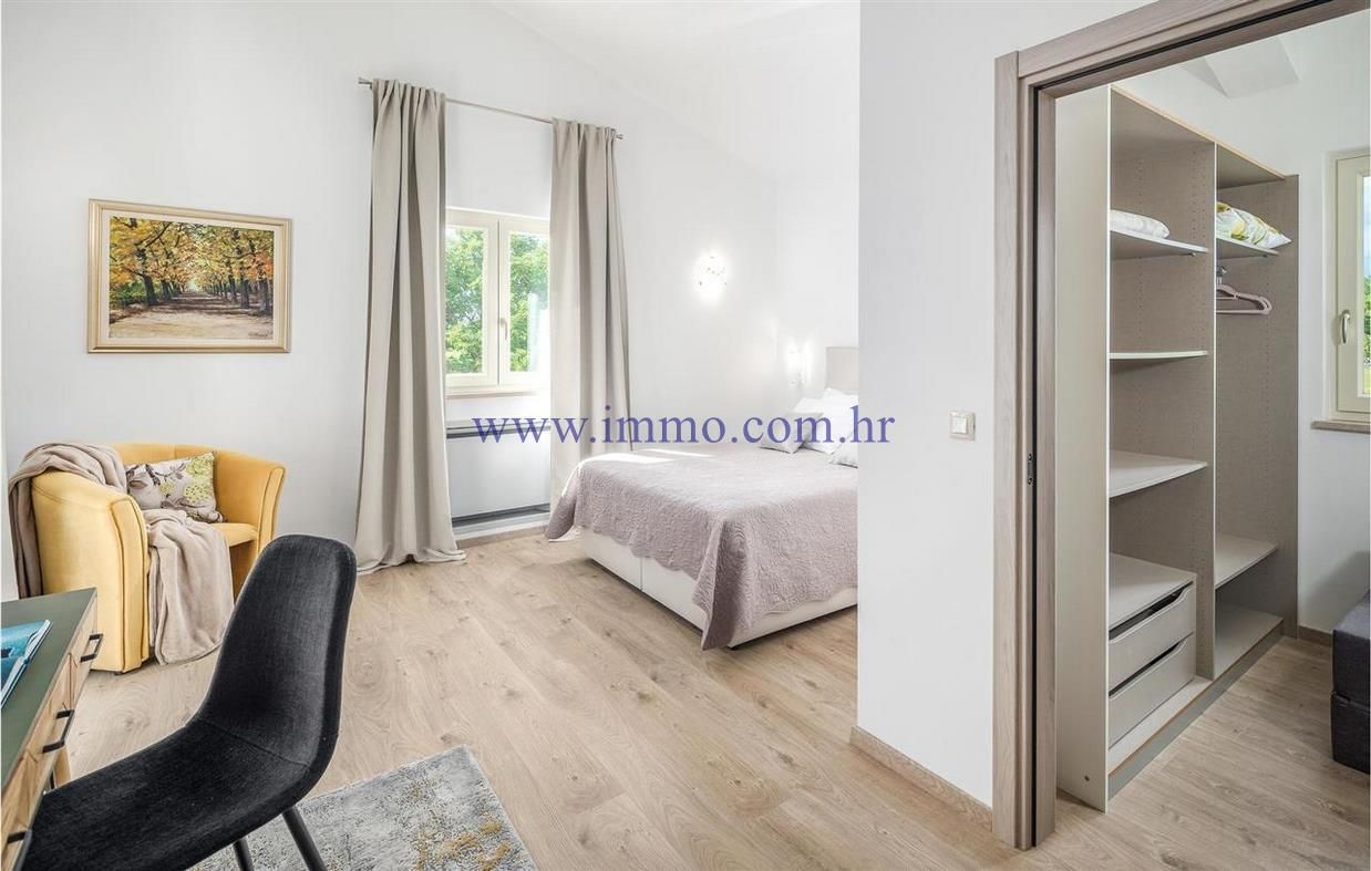 Villa in Pula, Croatia, 400 m² - picture 11