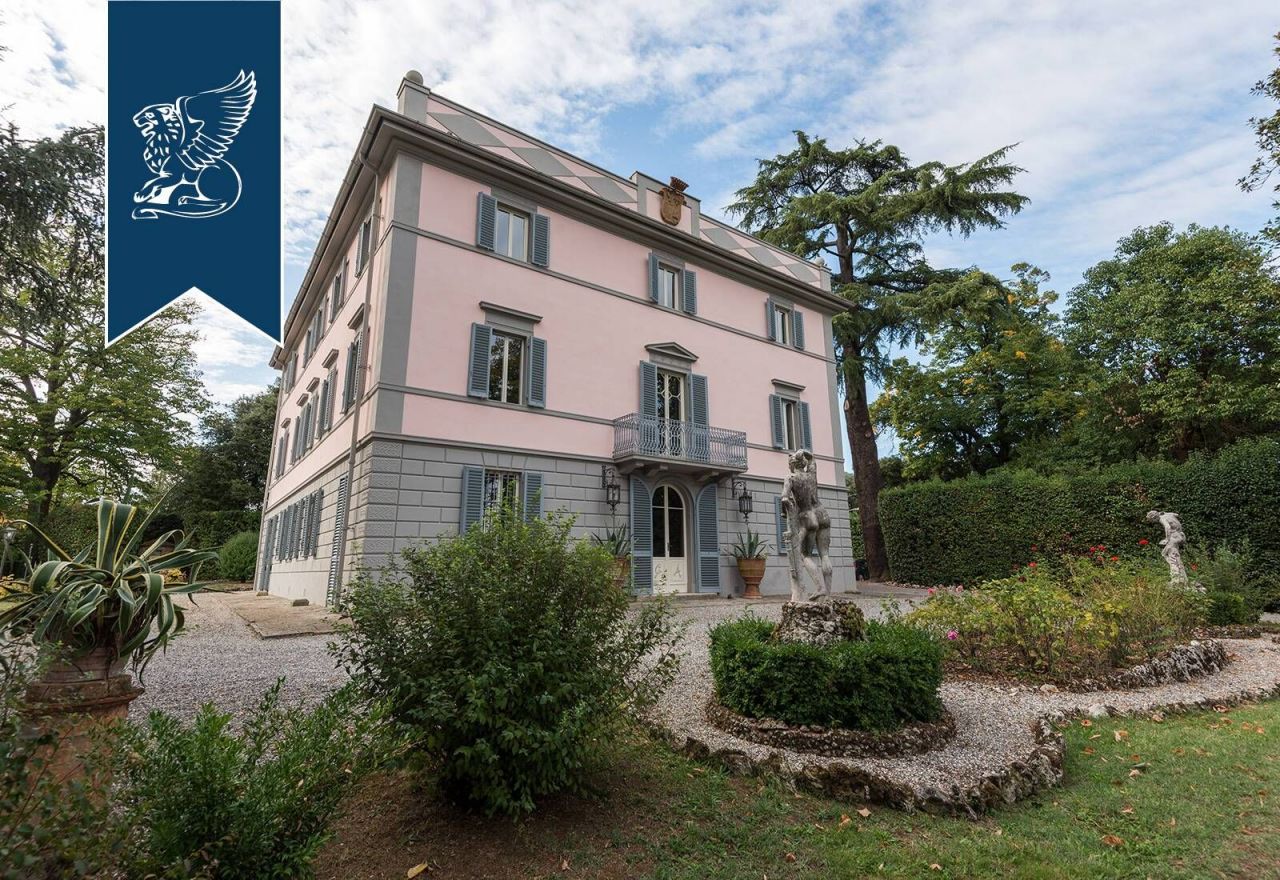 Villa in Lucca, Italy, 1 388 m² - picture 1