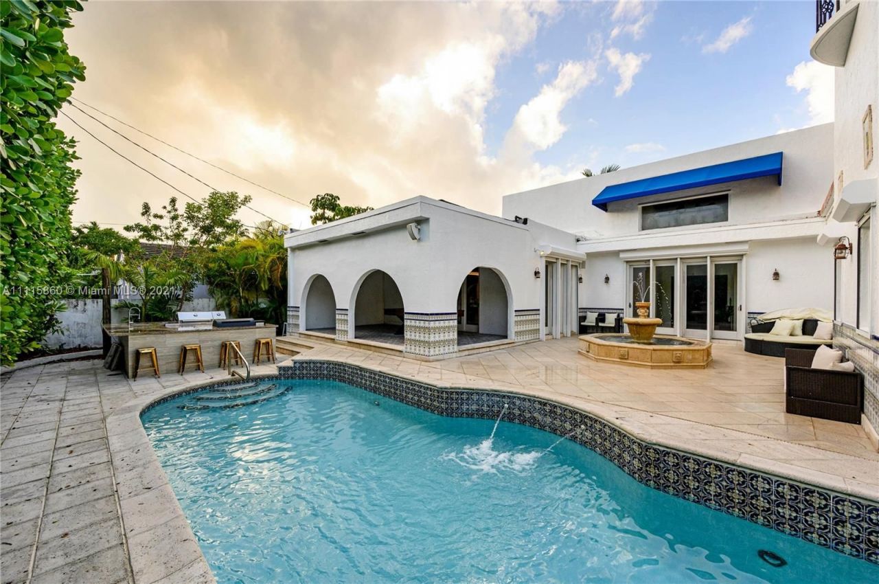 Villa in Miami, USA, 360 m² - Foto 1