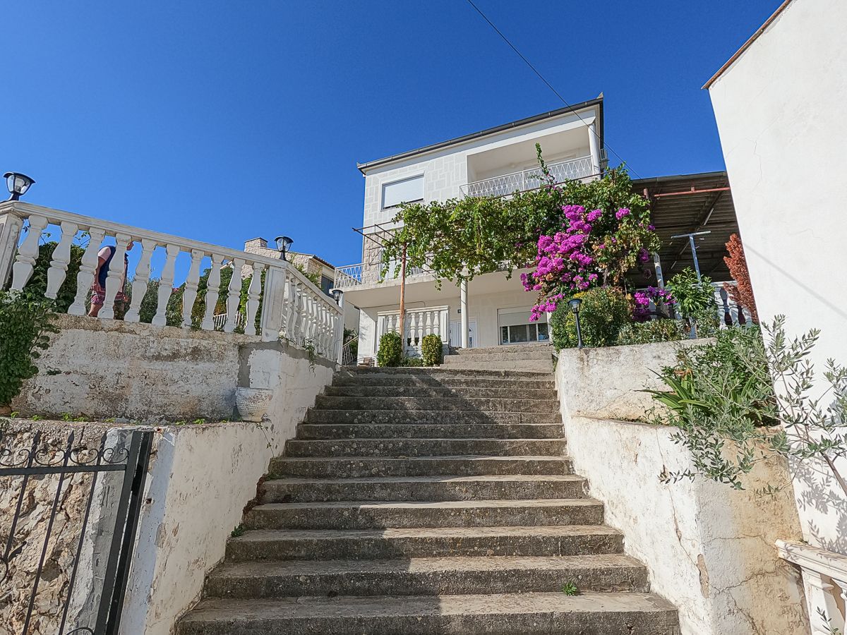 House in Ulcinj, Montenegro, 240 m² - picture 2