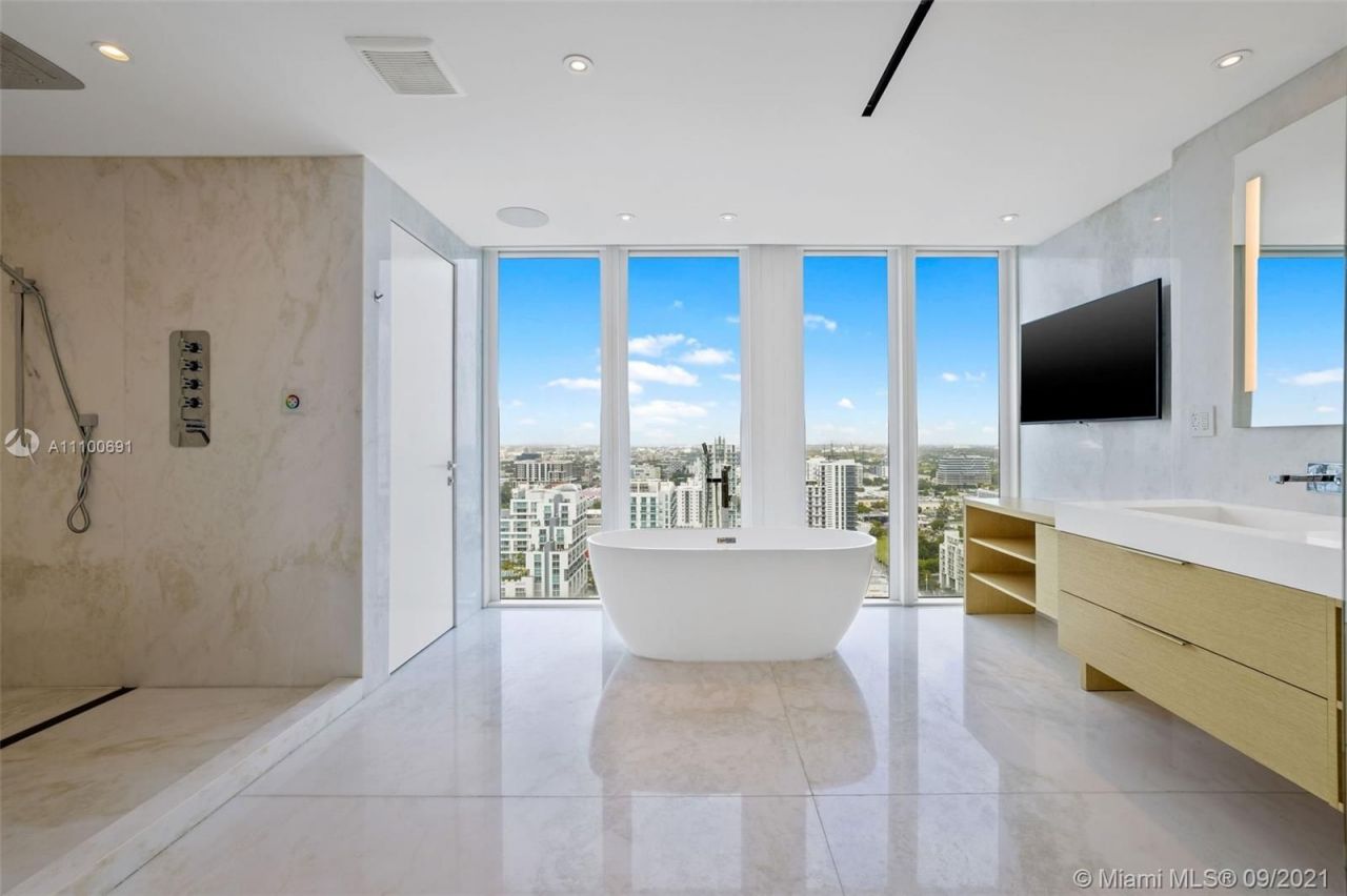 Penthouse in Miami, USA, 600 m² - picture 8