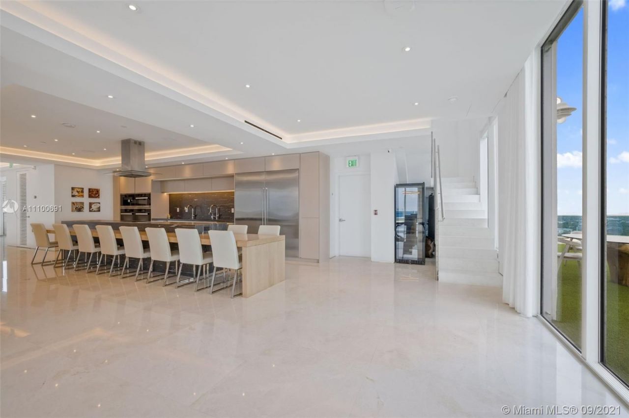 Penthouse in Miami, USA, 600 m² - picture 12