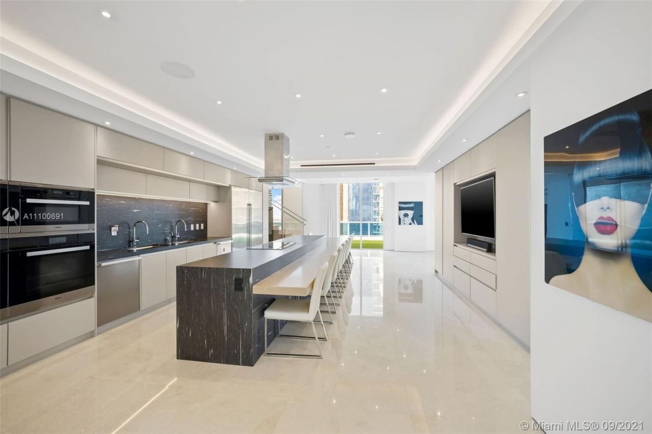 Penthouse in Miami, USA, 600 m² - picture 15