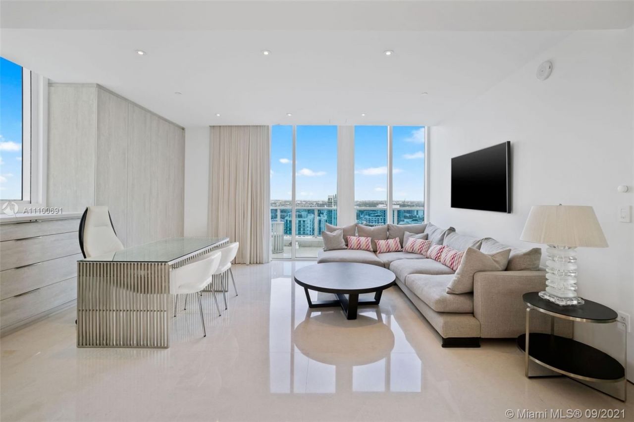 Penthouse in Miami, USA, 600 m² - picture 16