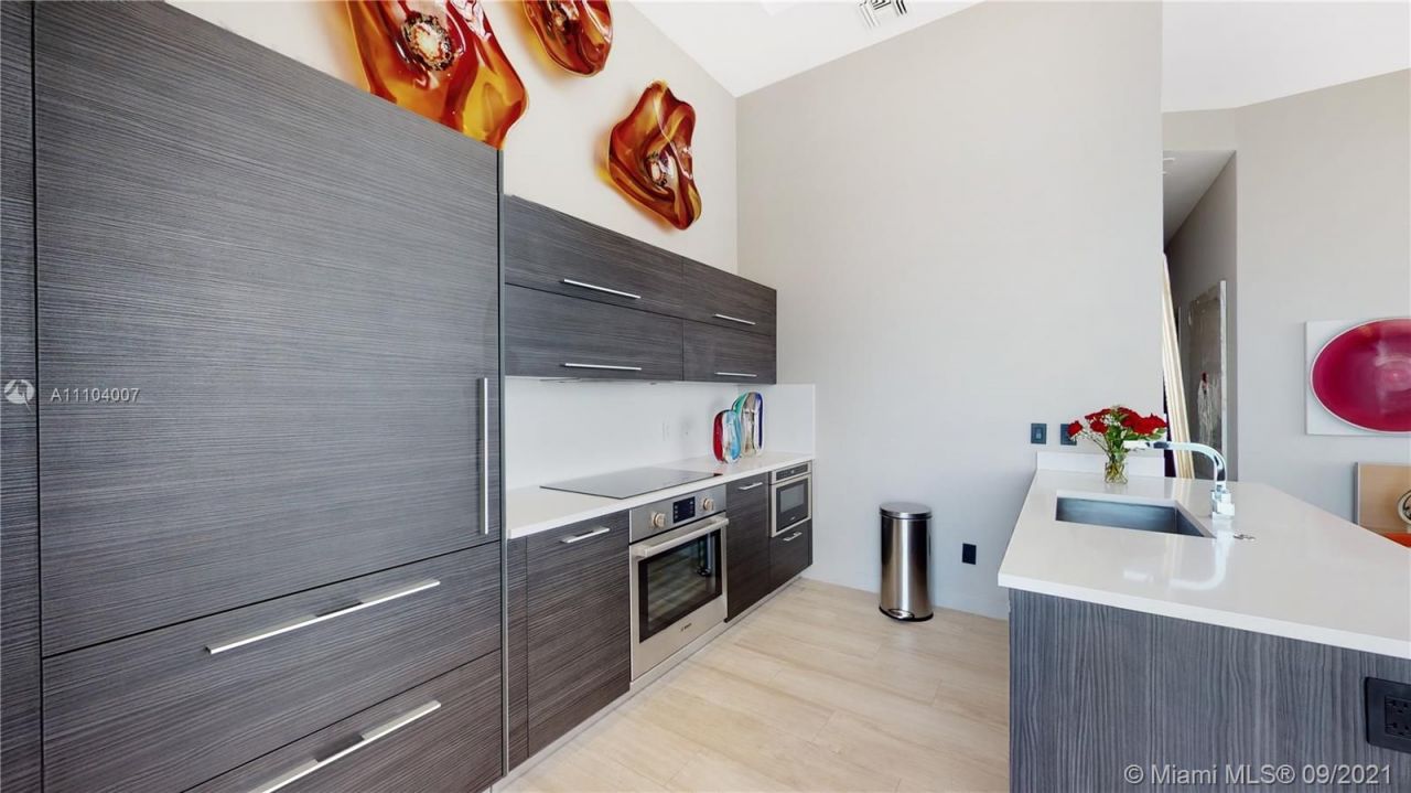 Penthouse in Miami, USA, 250 m² - picture 12