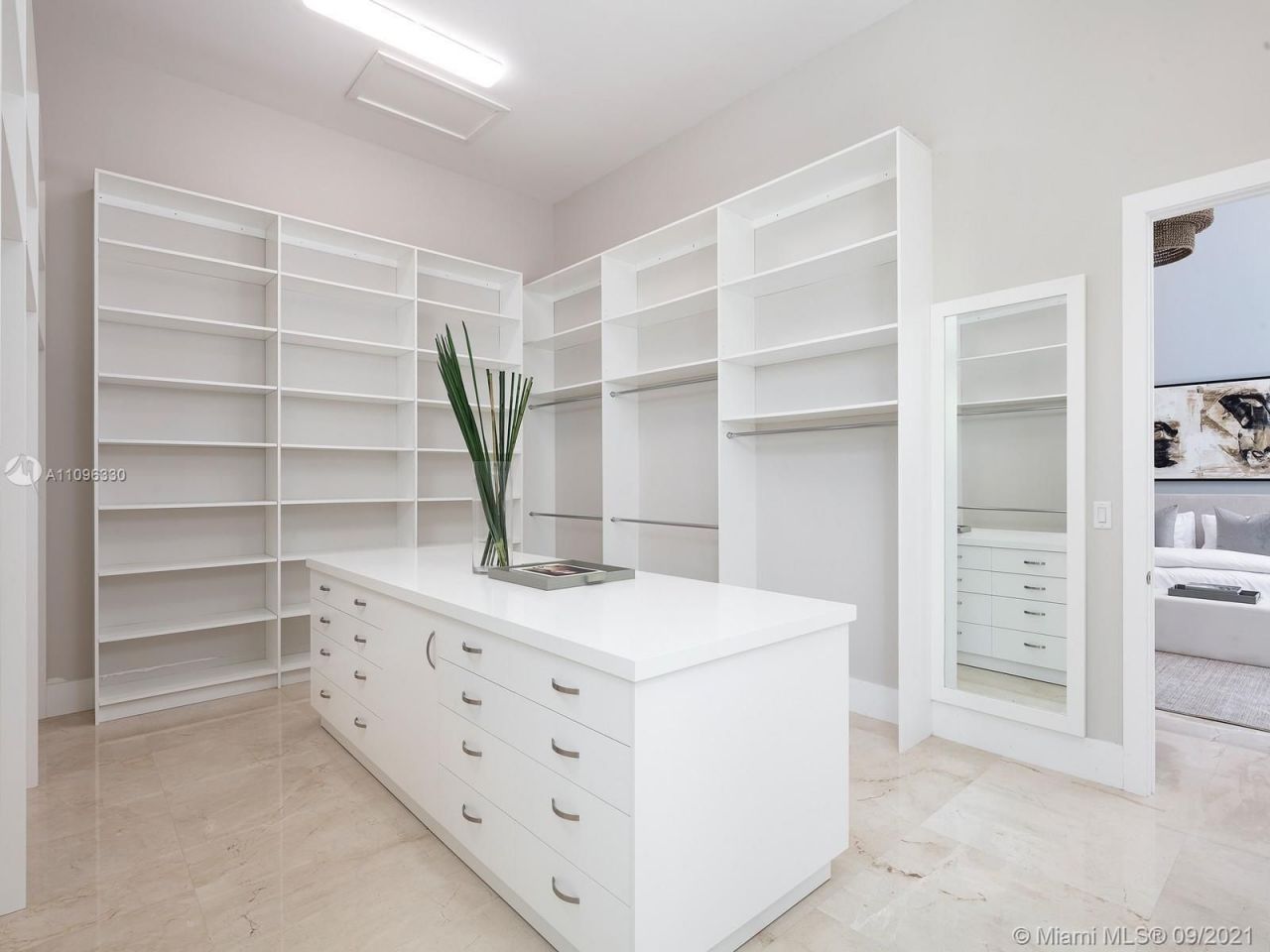 Villa à Miami, États-Unis, 650 m² - image 10