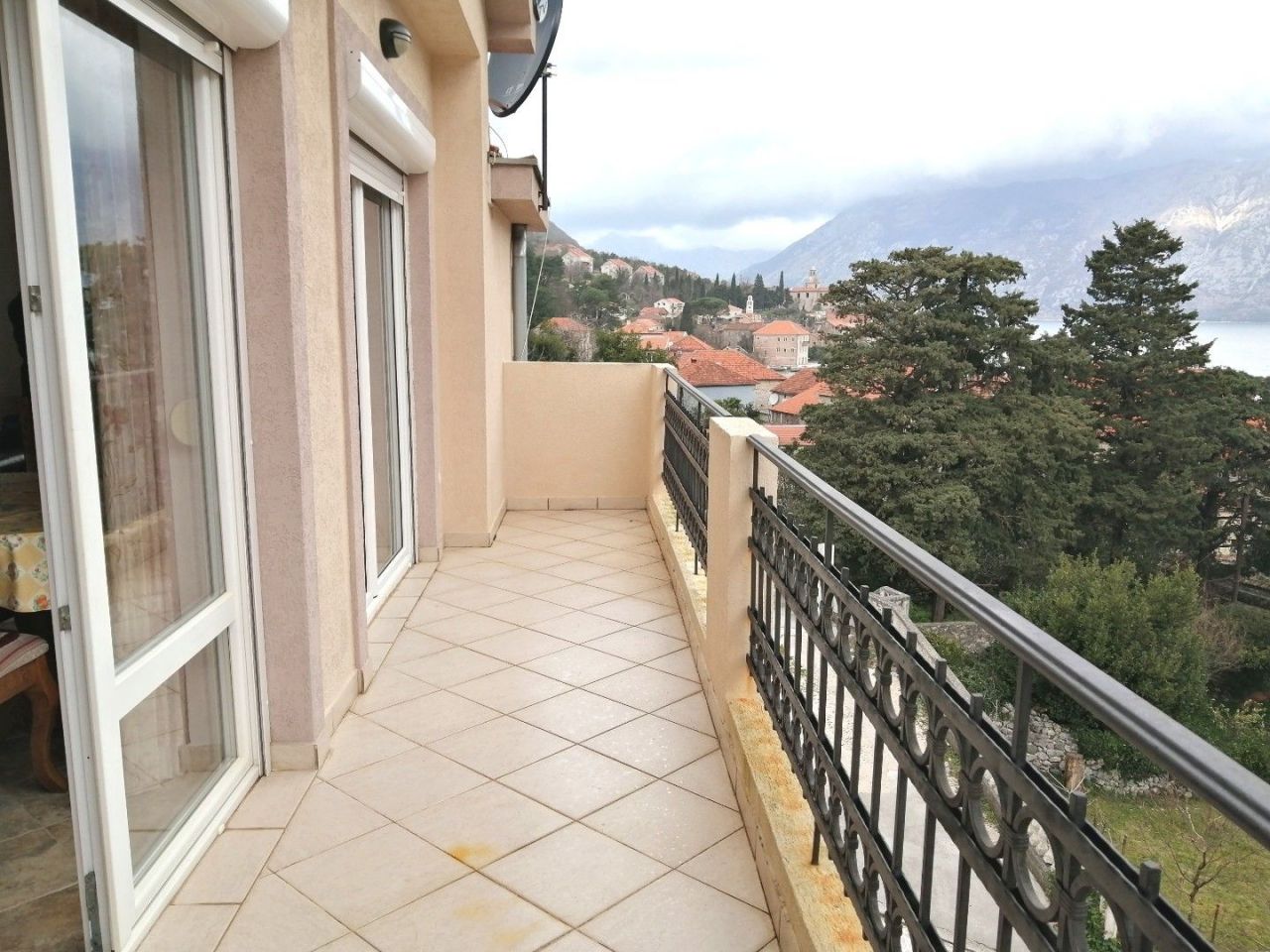 Piso en Prcanj, Montenegro, 70 m² - imagen 1