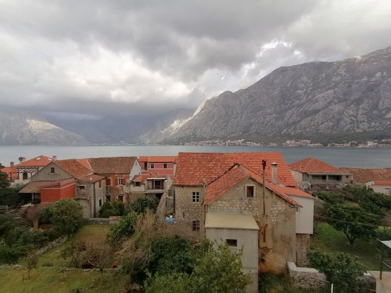 Piso en Prcanj, Montenegro, 70 m² - imagen 2