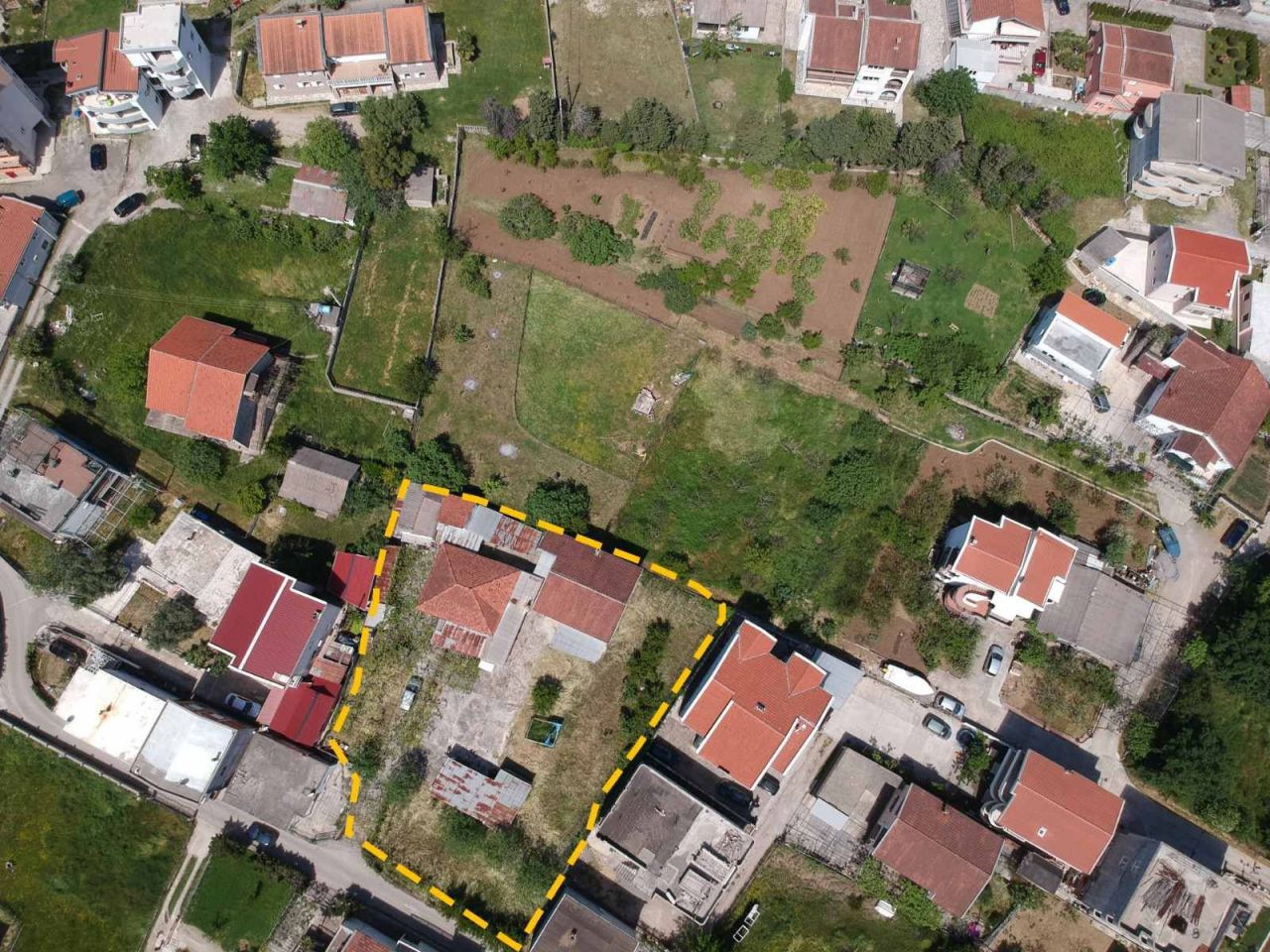 Investment project in Bar, Montenegro, 1 975 m² - picture 2