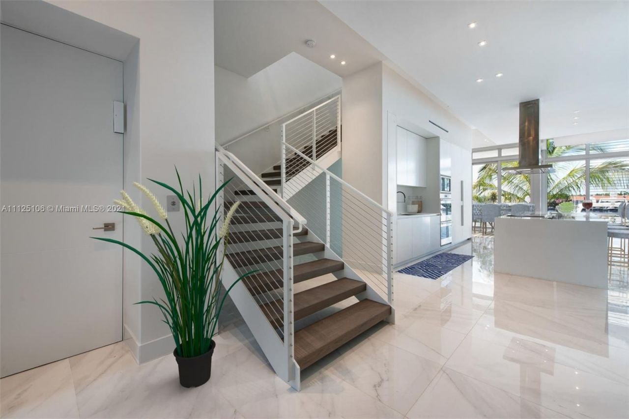 Townhouse in Miami, USA, 350 m² - picture 17