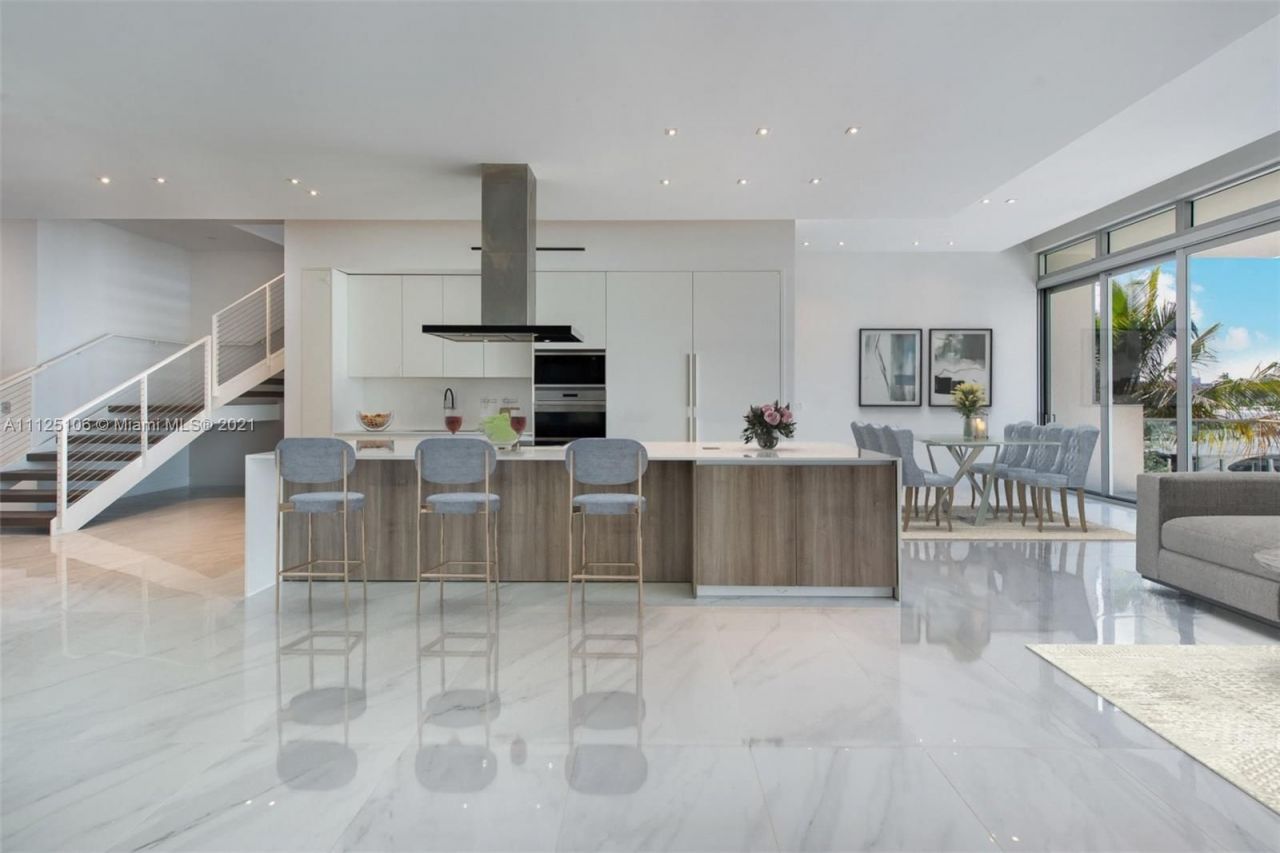 Townhouse in Miami, USA, 350 m² - picture 2