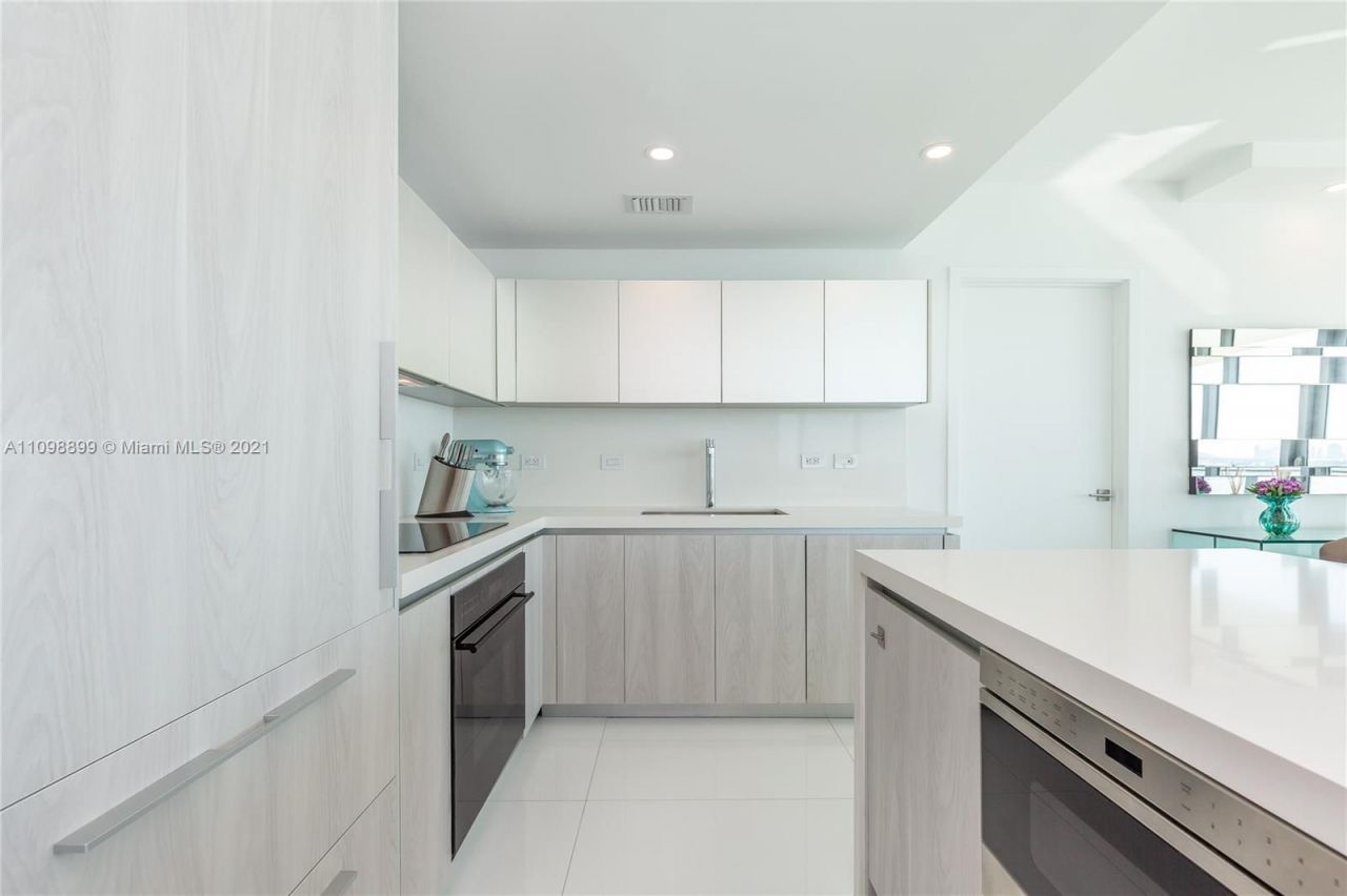 Flat in Miami, USA, 150 m² - picture 5