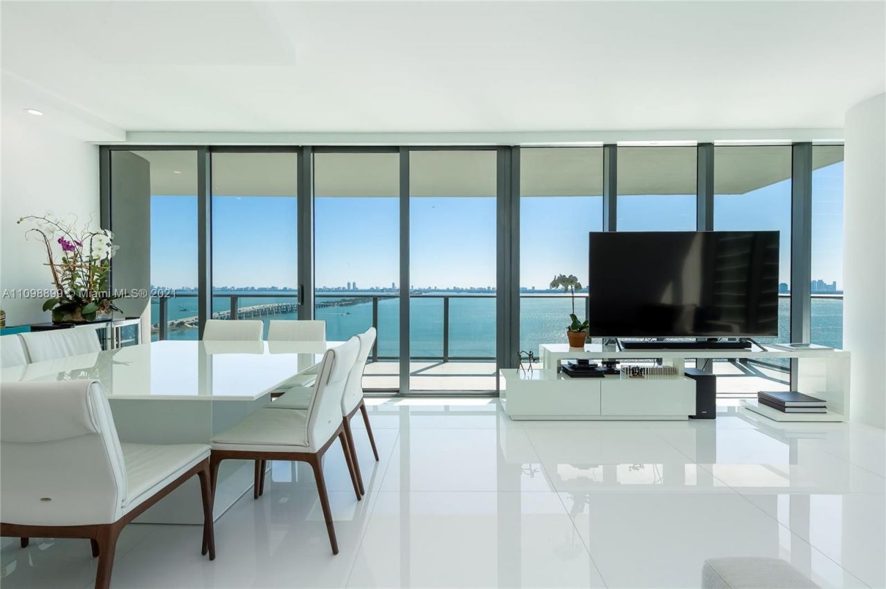 Flat in Miami, USA, 150 m² - picture 1