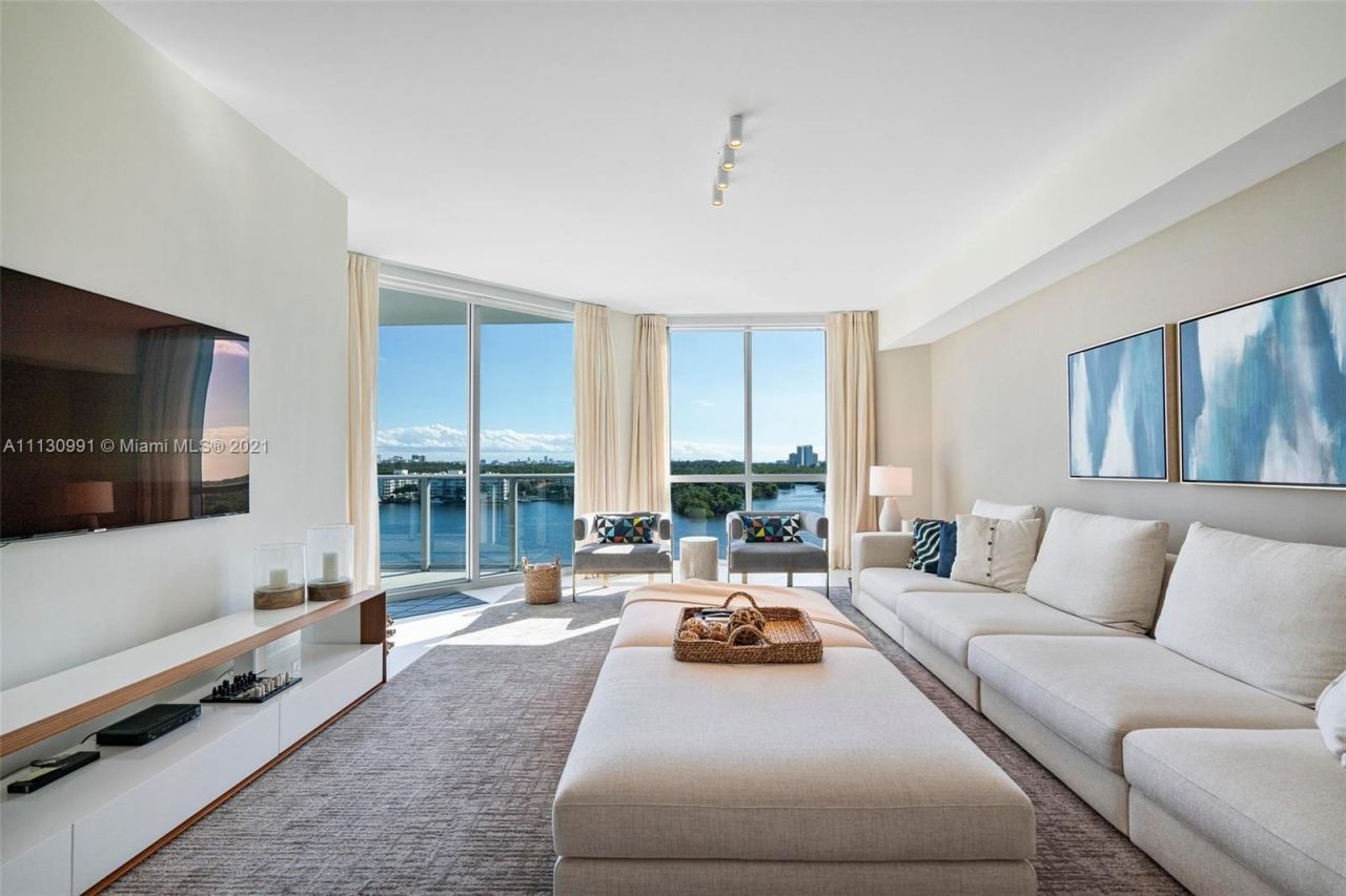 Flat in Miami, USA, 230 m² - picture 1