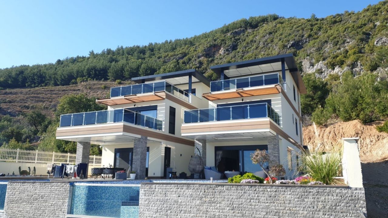 Villa in Alanya, Türkei, 1 500 m² - Foto 1