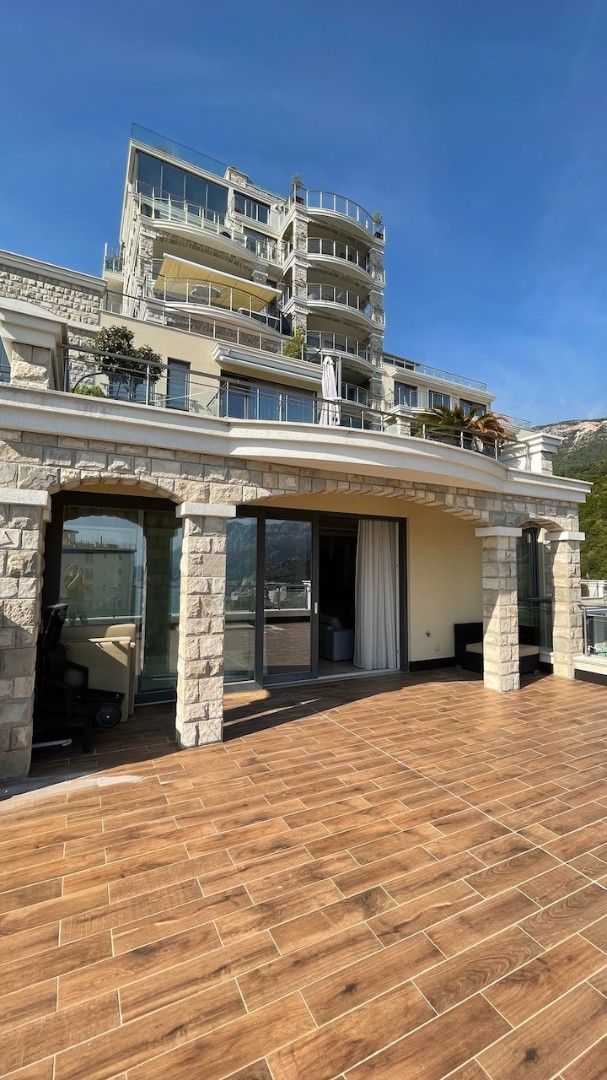 Piso en Becici, Montenegro, 177 m² - imagen 1