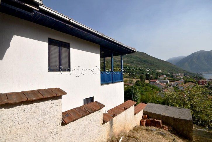 Haus in Herceg-Novi, Montenegro, 68 m² - Foto 1