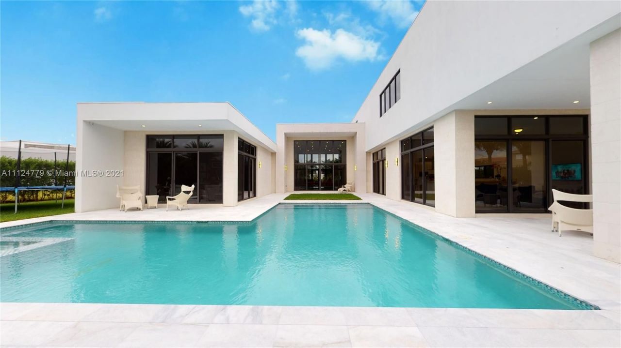 Villa in Miami, USA, 700 m² - picture 1