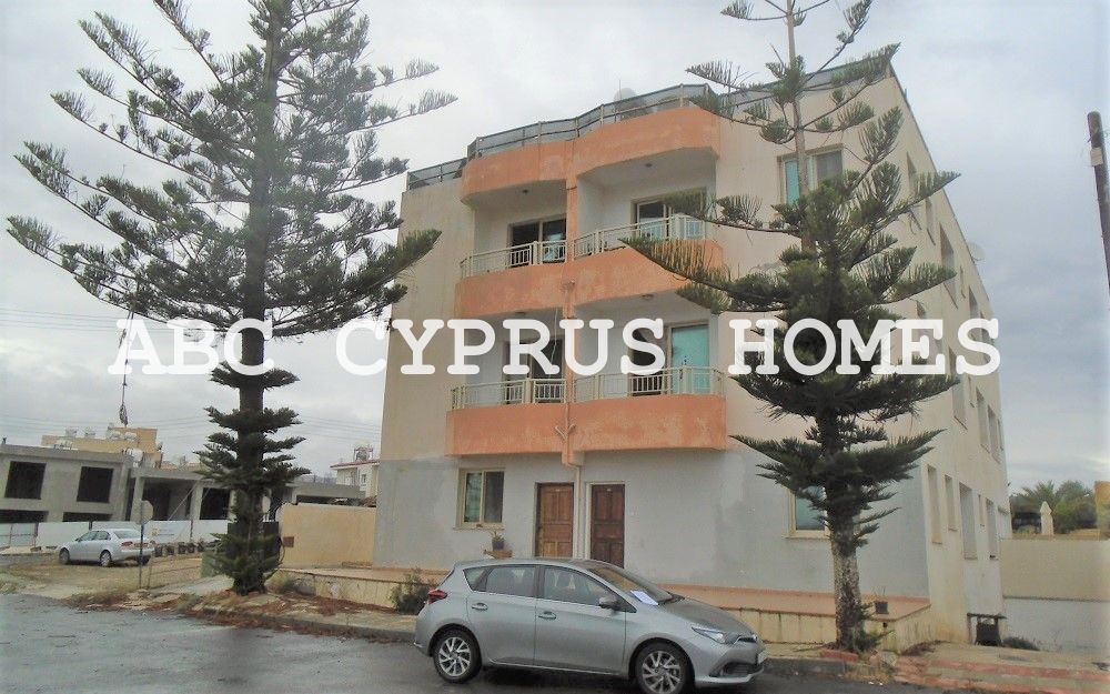 Commercial apartment building in Paphos, Cyprus, 587 m² - picture 1