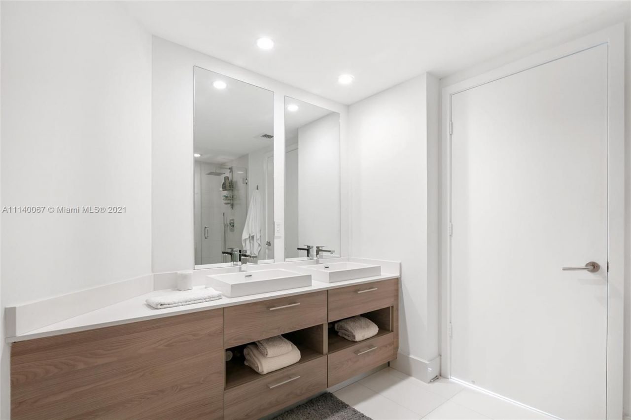 Piso en Miami, Estados Unidos, 140 m² - imagen 11