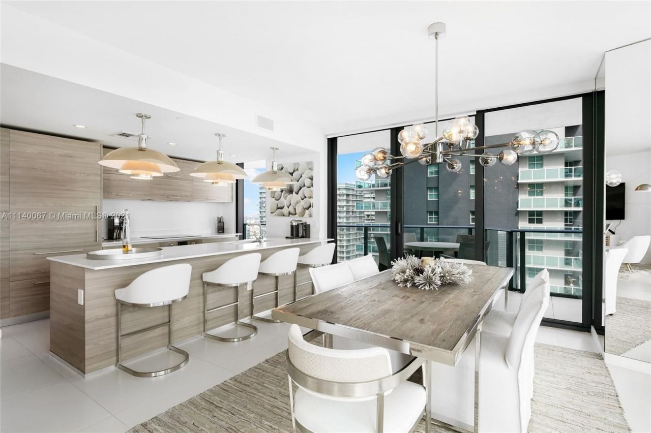 Piso en Miami, Estados Unidos, 140 m² - imagen 2