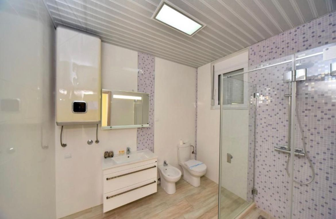 Piso en Dobra Voda, Montenegro, 179 m² - imagen 4