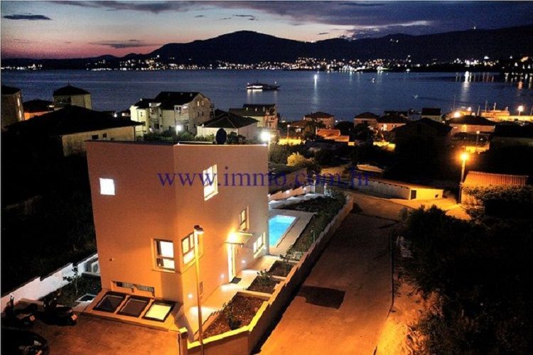 Villa à Trogir, Croatie, 200 m² - image 1