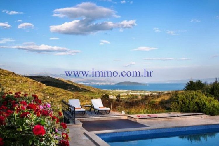 Villa à Trogir, Croatie, 690 m² - image 1