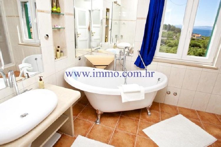 Villa on Brac, Croatia, 300 m² - picture 8