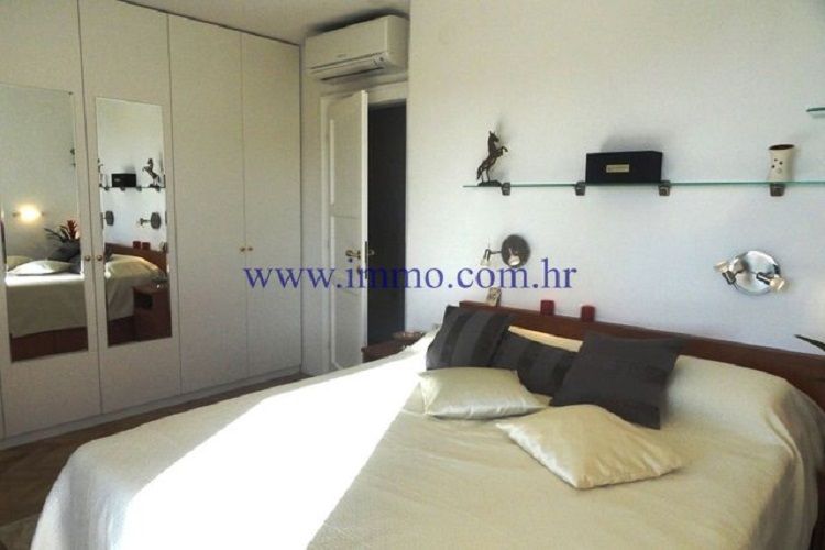 Villa on Brac, Croatia, 300 m² - picture 4