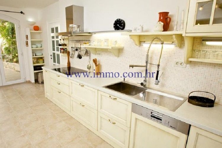 Villa on Brac, Croatia, 300 m² - picture 3