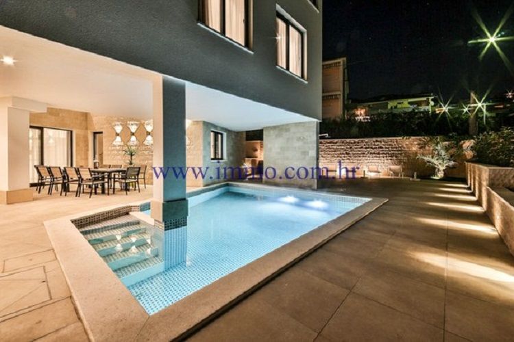 Villa à Trogir, Croatie, 363 m² - image 1