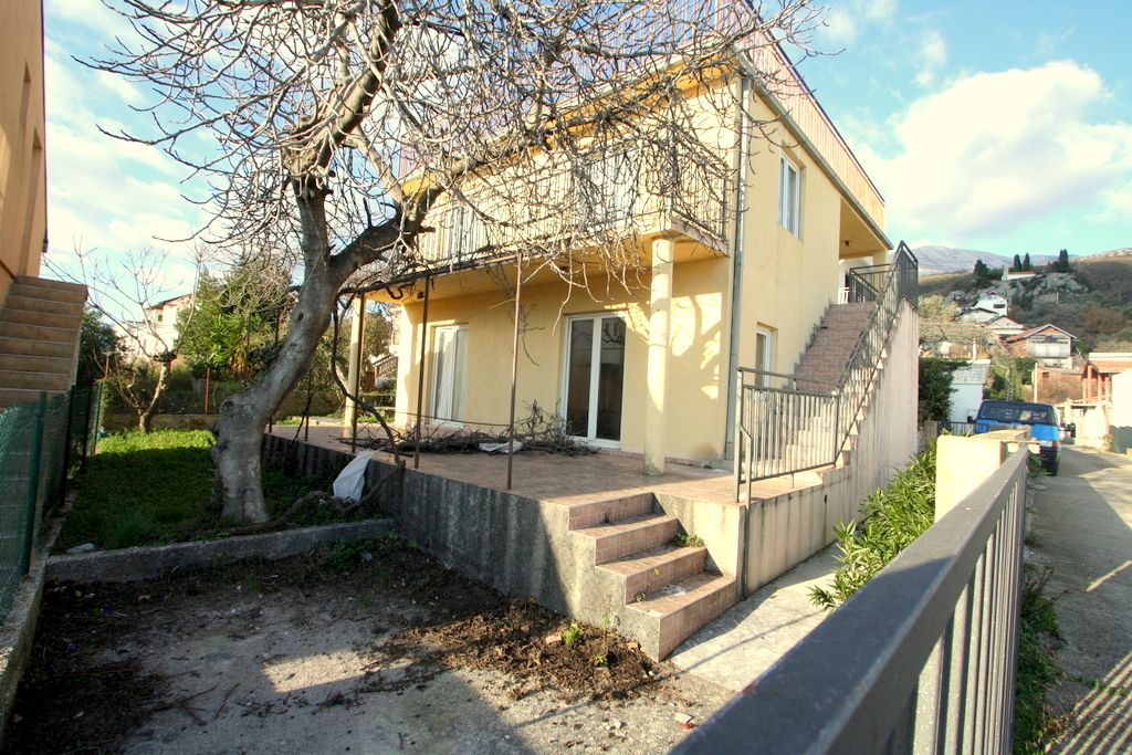 Haus in Herceg-Novi, Montenegro, 140 m² - Foto 1