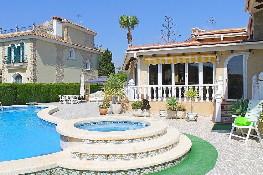 Villa à Orihuela Costa, Espagne, 347 m² - image 1