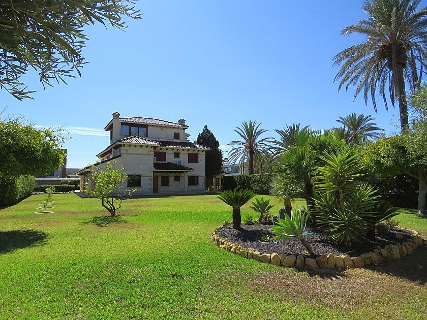 Villa à Orihuela Costa, Espagne, 600 m² - image 1