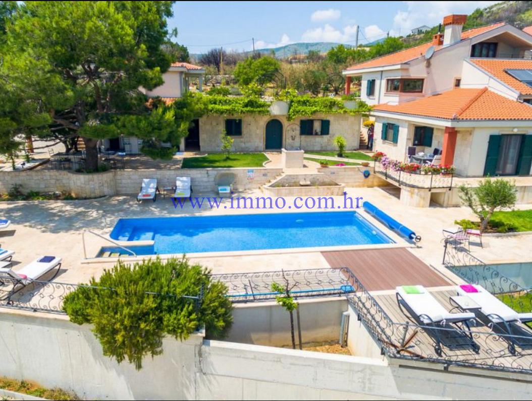 Villa à Trogir, Croatie, 690 m² - image 2
