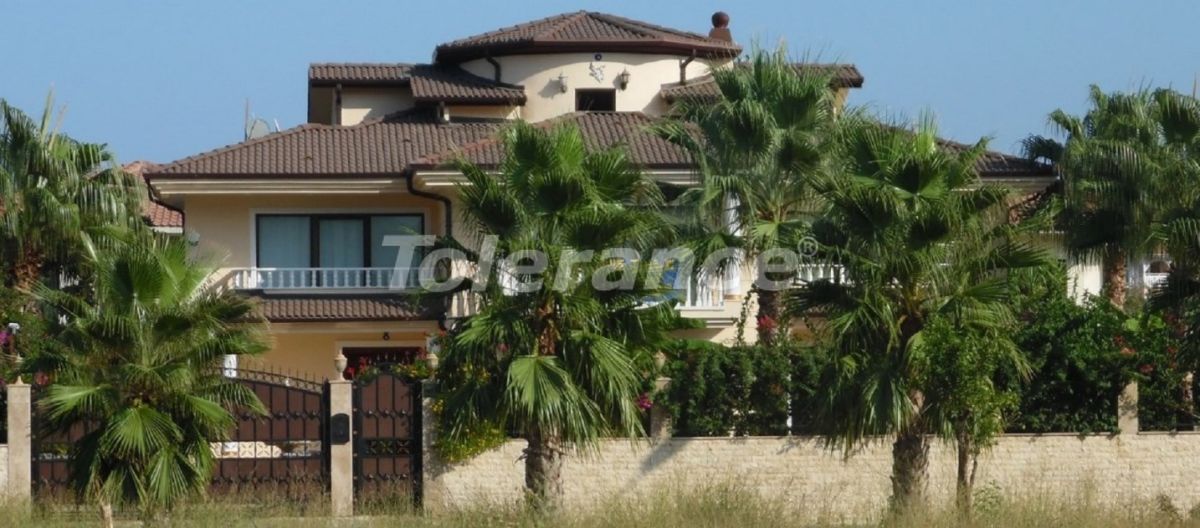 Villa en Camyuva, Turquia, 475 m² - imagen 1