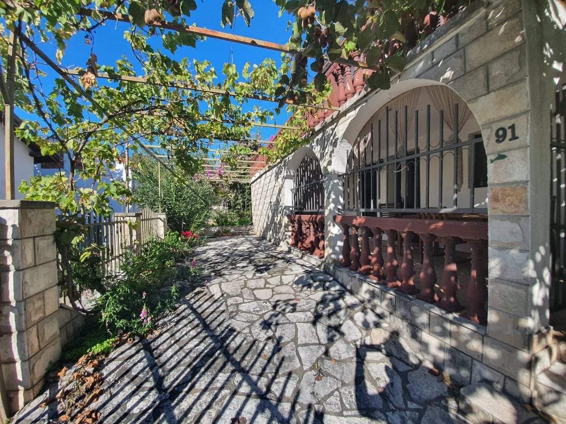 Haus in Utjeha, Montenegro, 95 m² - Foto 1