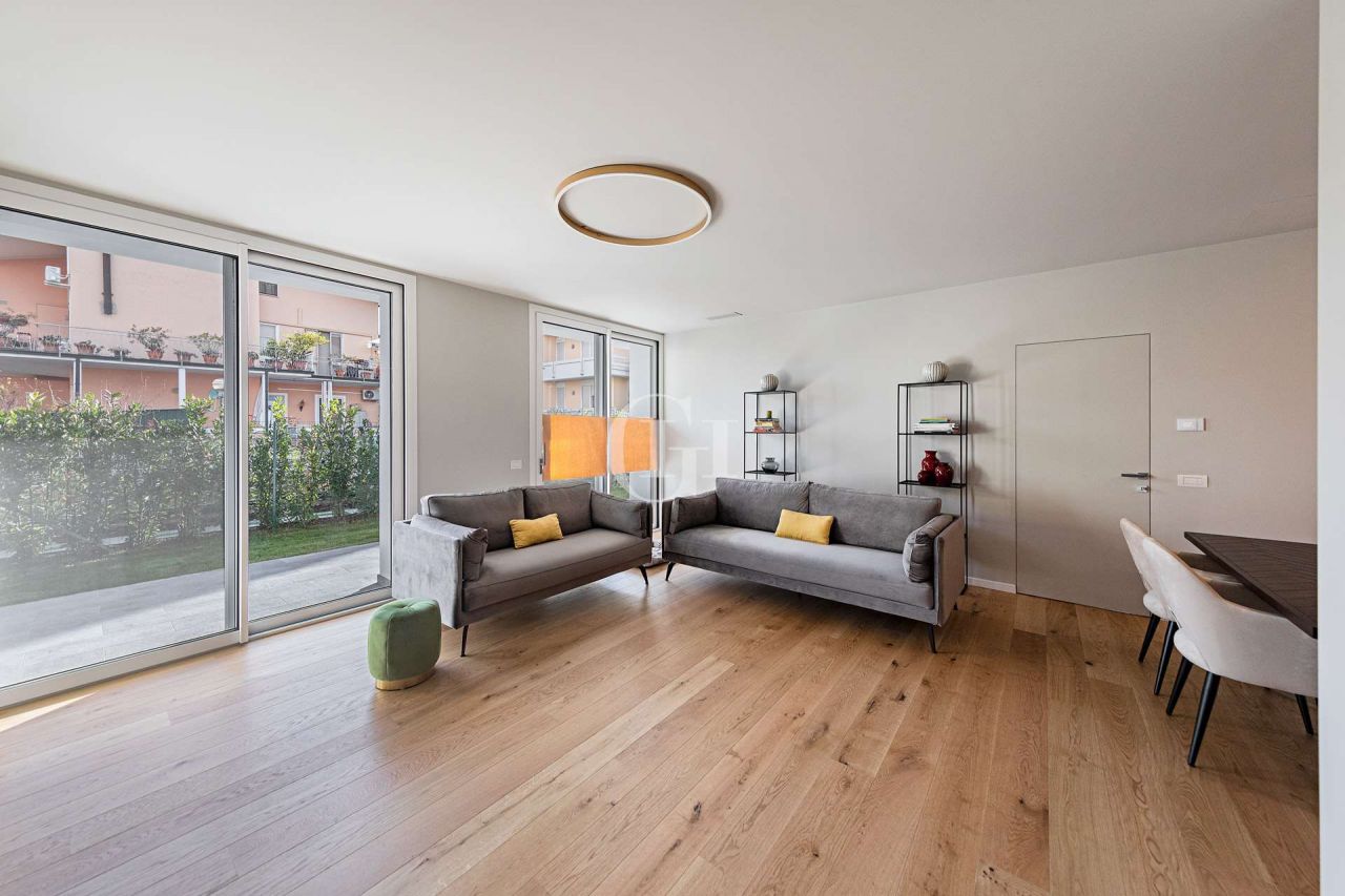 Apartamento por Lago de Garda, Italia, 130 m² - imagen 3