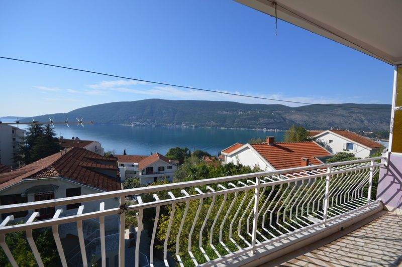 Haus in Herceg-Novi, Montenegro, 165 m² - Foto 1