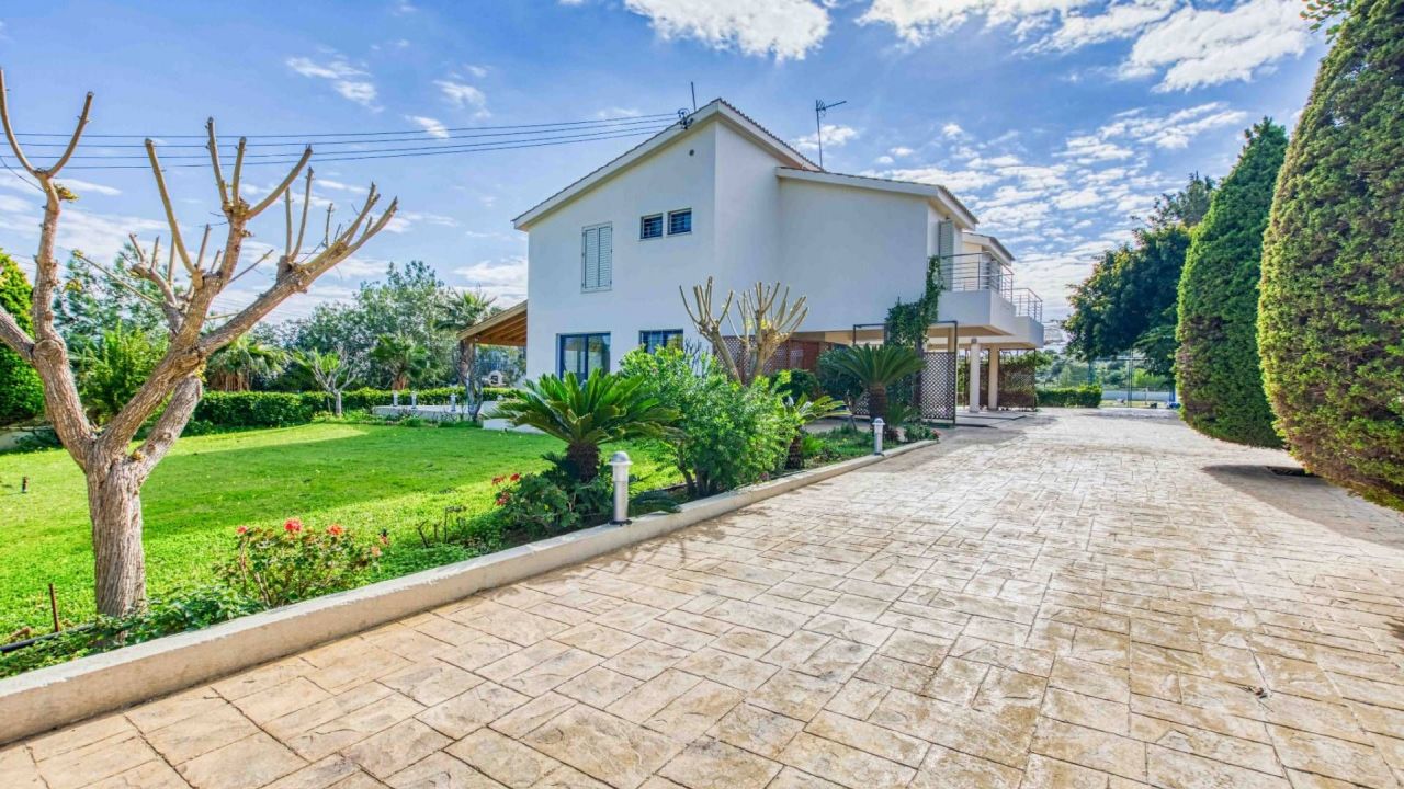 Villa in Protaras, Cyprus, 320 m² - picture 1