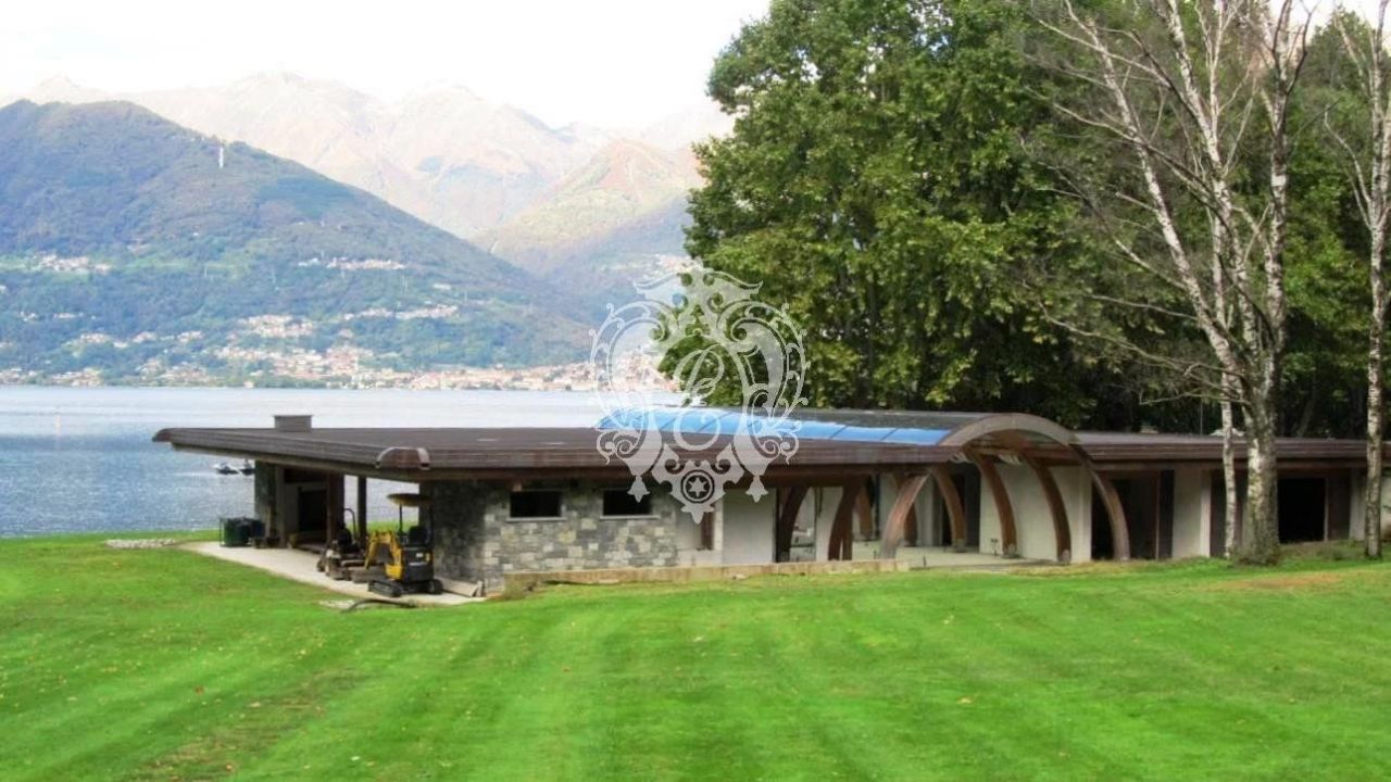 Villa in Colico, Italy, 1 721 m² - picture 1