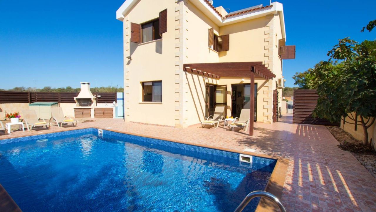 Villa in Agia Napa, Cyprus, 120 m² - picture 1